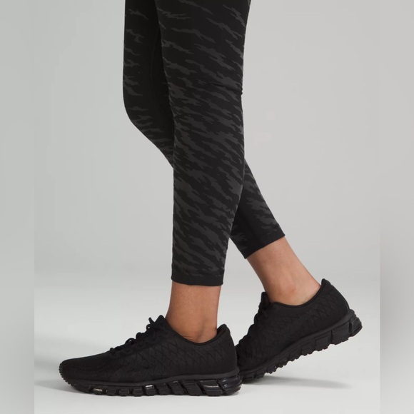 Lululemon 🍋 Lunar new year Wunder Under High rise 25’’ - Picture 3 of 4